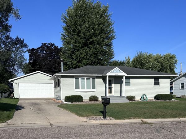 1907 La Crescent Ct, Campbell, WI 54603