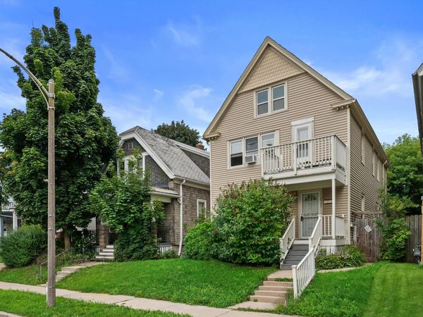 2962 N Pierce St, Milwaukee, WI 53212