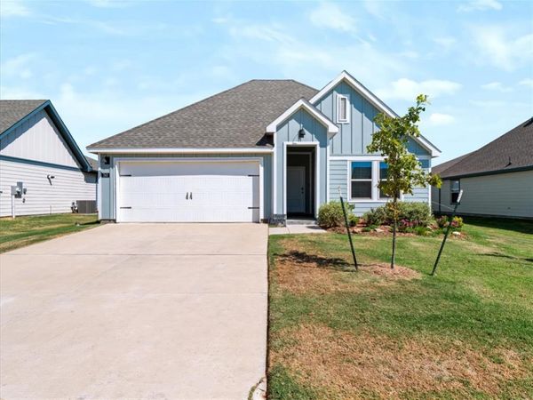 740 Amelia Court , Pilot Point, TX 76258