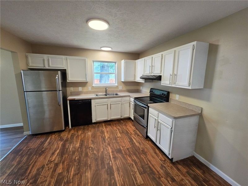 370 Concord Avenue, Elyria, OH 44035 Photo 2