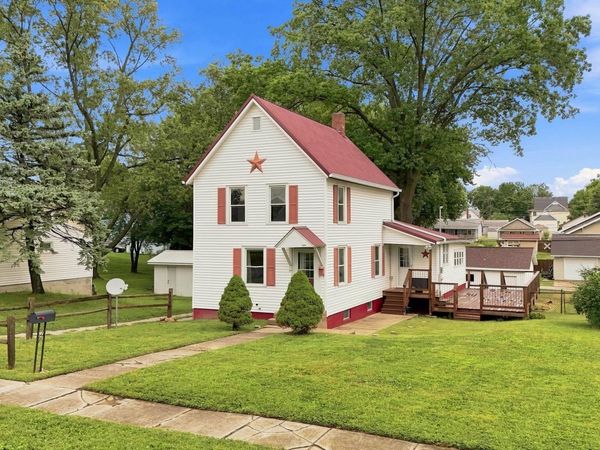 404 S Jackson Street, Mount Pleasant, IA 52641