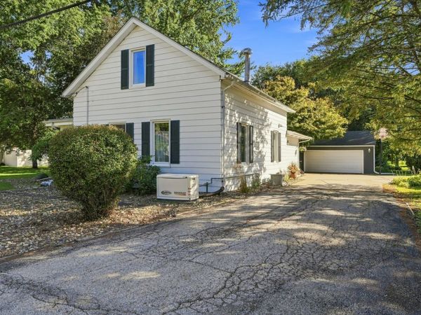 201 W 19TH Avenue , Coal Valley, IL 61240