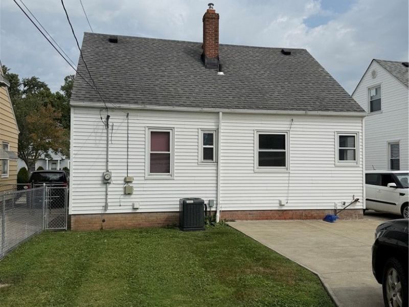 7425 Glencoe Avenue, Brooklyn, OH 44144 Photo 2