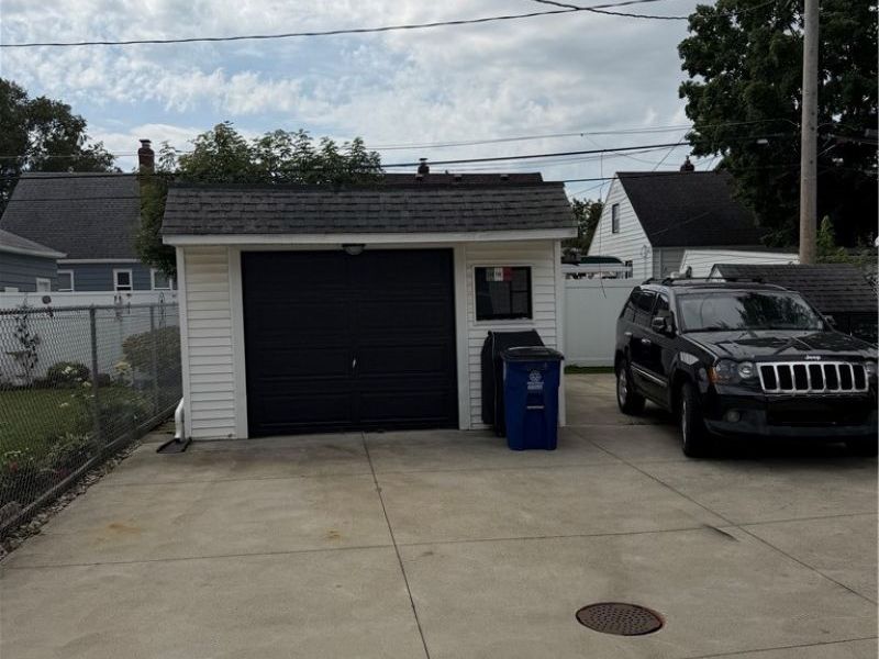 7425 Glencoe Avenue, Brooklyn, OH 44144 Photo 3