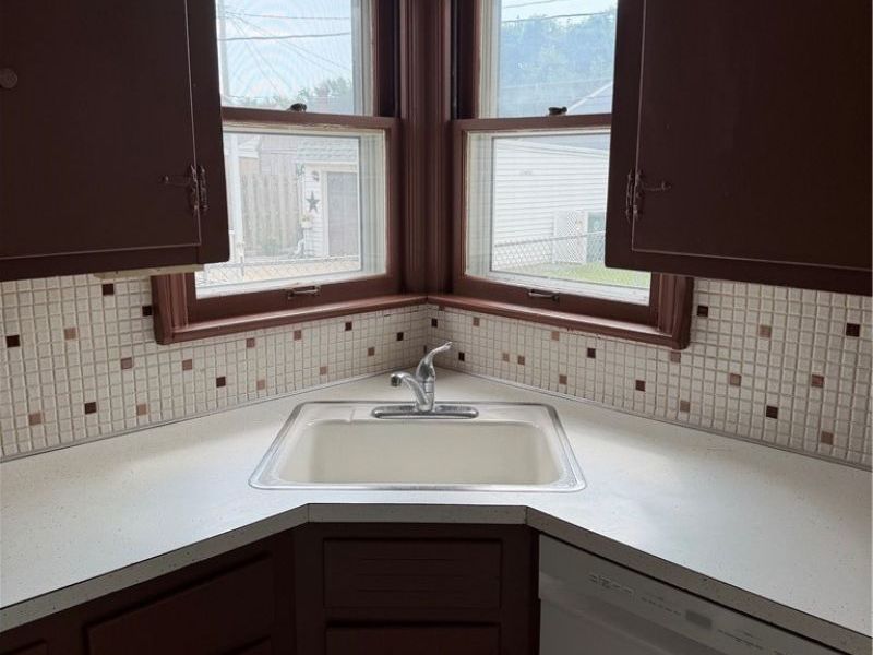 7425 Glencoe Avenue, Brooklyn, OH 44144 Photo 8
