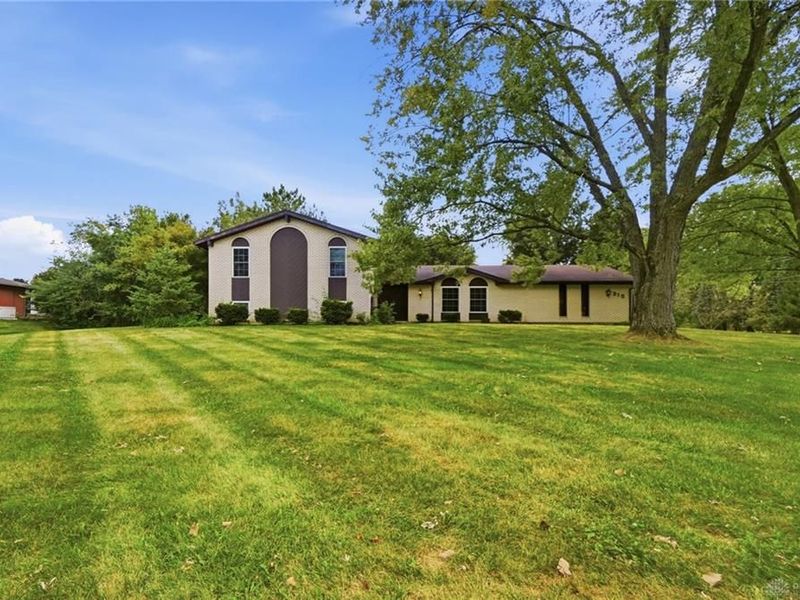 910 Sunnycreek Drive, Centerville, OH 45458 Photo 2