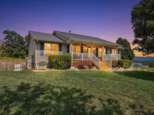 5822 Fieldview DR, Roanoke, VA 24019