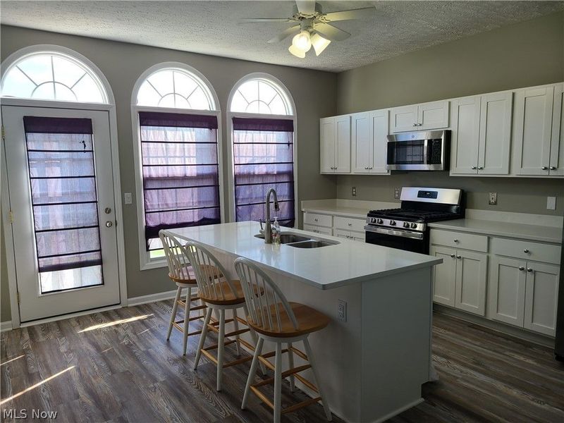 2061 Jennifer Street, Akron, OH 44313 Photo 2