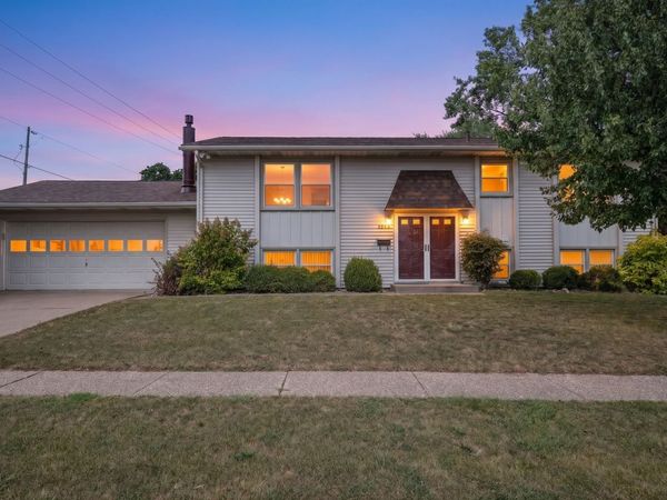 3333 35TH Avenue , Moline, IL 61265