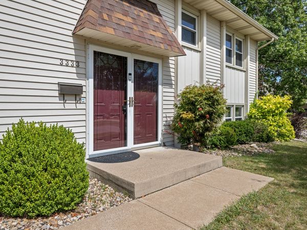 3333 35TH Avenue , Moline, IL 61265
