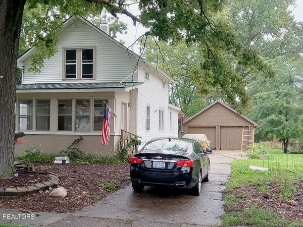 410 W Berry Avenue, Lansing, MI 48910
