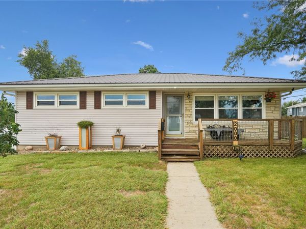 2000 Lauren Drive SW, Cedar Rapids, IA 52404