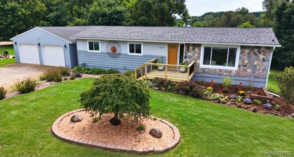 103 W Sherman Street, Holly Village, Mi 48442 Main Photo