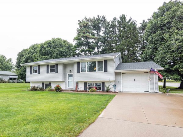 107 W Bryan Street, Cuba City, WI 53807