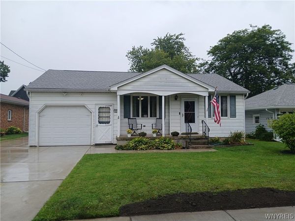 27 Syracuse Street , Tonawanda, NY 14150