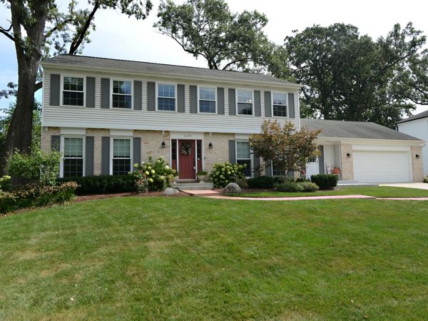 1235 Pin Oak Court , Wheaton, IL 60189