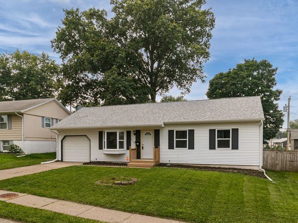 2704 Wood Dale Avenue , Davenport, IA 52804