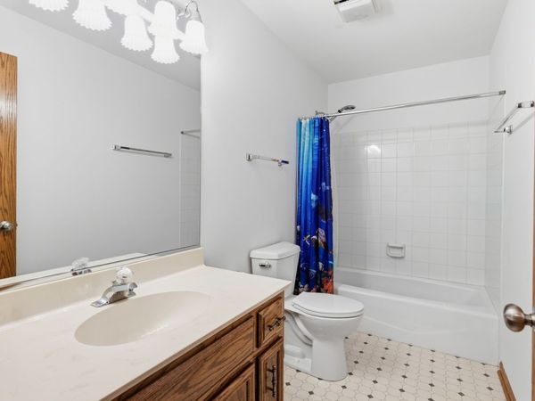 655 Crest Drive , Cary, IL 60013