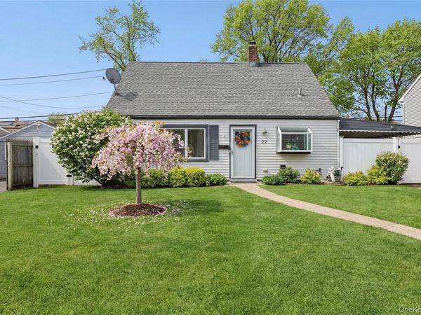 22 Shelter Lane , Levittown, NY 11756