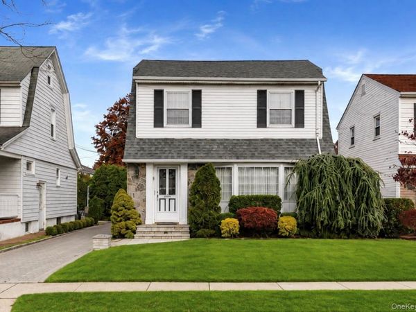 19 Stratford Avenue, Garden City, NY 11530