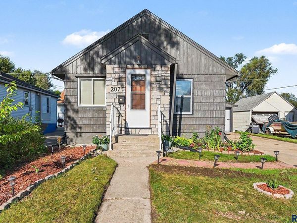 207 S Lincoln Ave, Sioux Falls, SD 57104