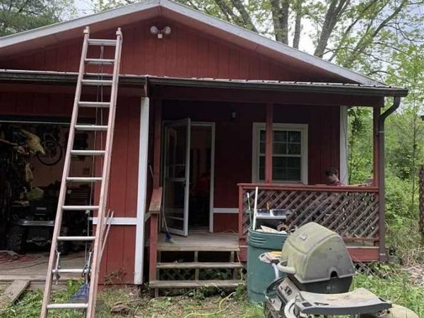 8386 Axsom Branch Rd., Nashville, IN 47448