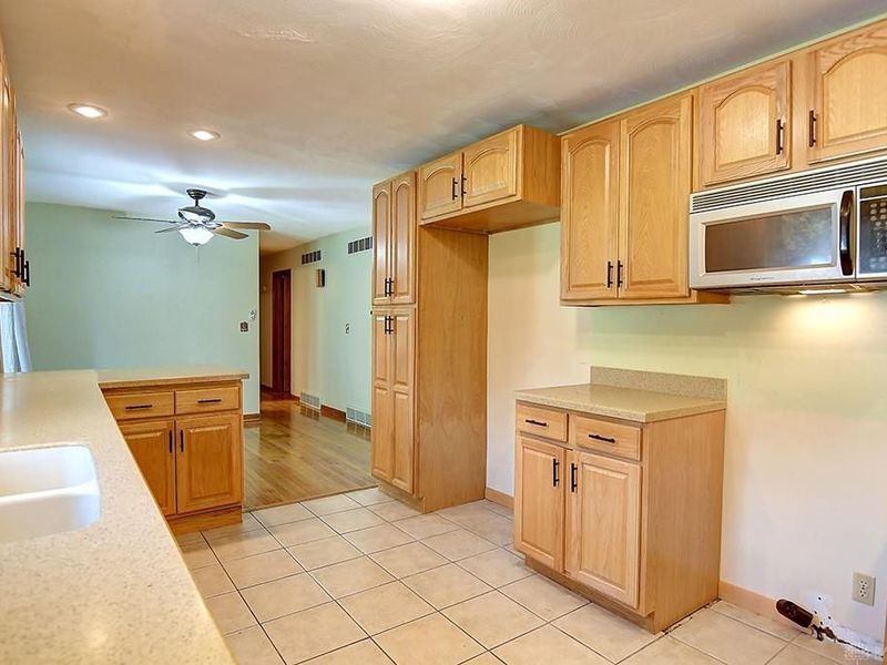 2752 Danbury Road, Springfield, OH 45505 Photo 12