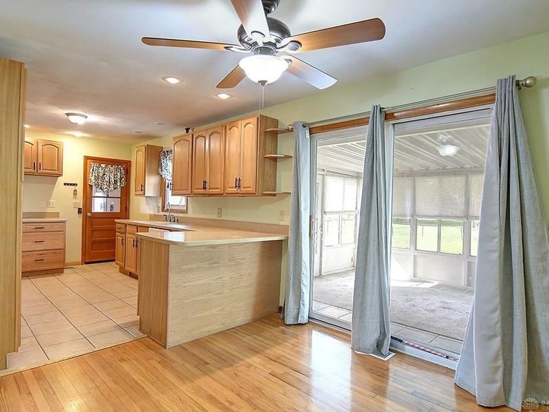 2752 Danbury Road, Springfield, OH 45505 Photo 9