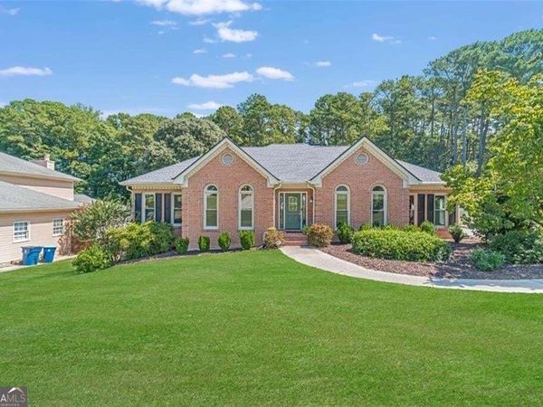 2078 Lakewood Circle SW, Grayson, GA 30017