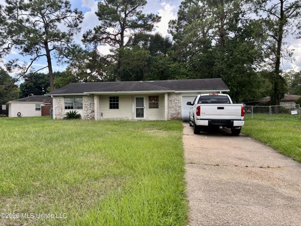 2601 Lawn Circle, Gautier, MS 39553