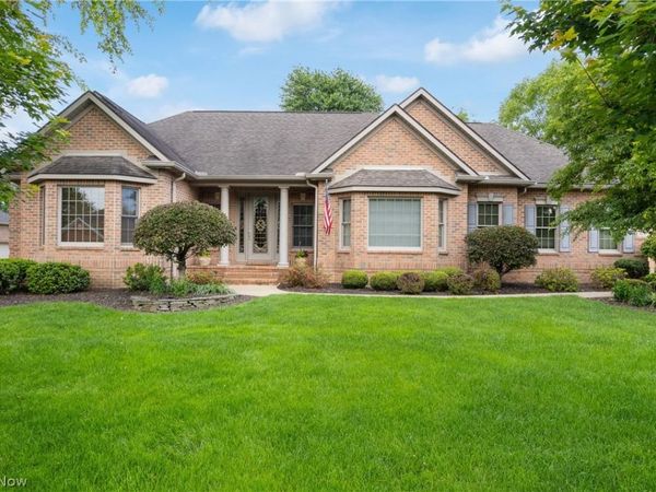 8261 Mackenzie Avenue NW, North Canton, OH 44720