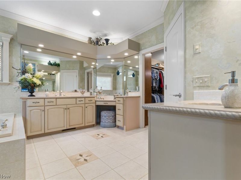 8261 Mackenzie Avenue NW, North Canton, OH 44720 Photo 14