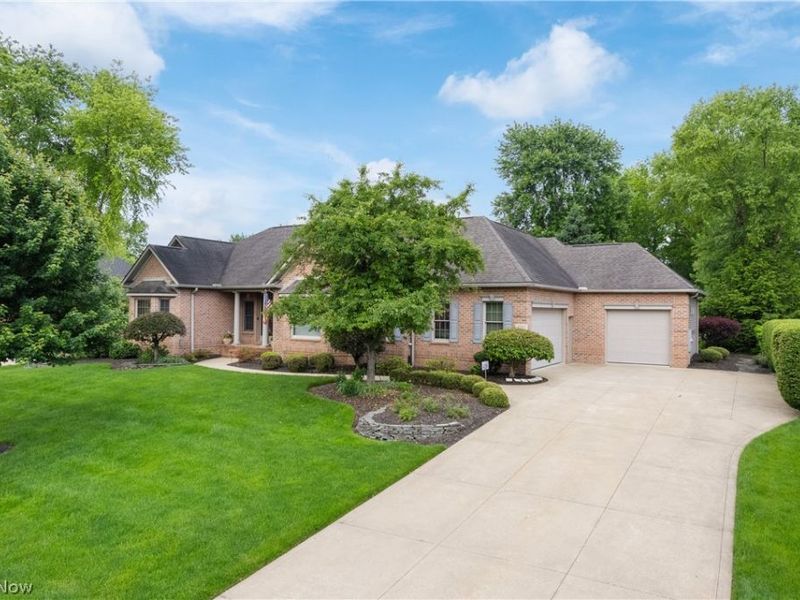 8261 Mackenzie Avenue NW, North Canton, OH 44720 Photo 2