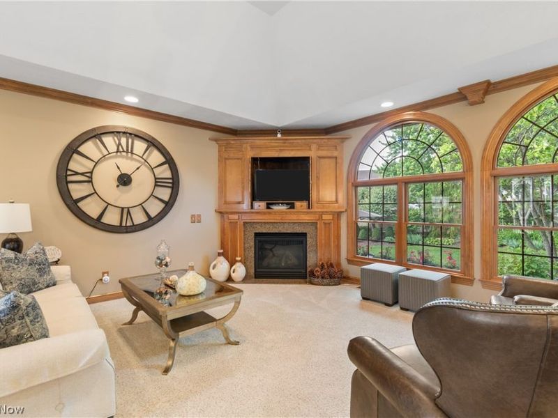 8261 Mackenzie Avenue NW, North Canton, OH 44720 Photo 4
