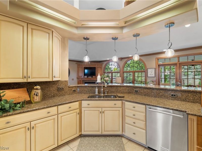 8261 Mackenzie Avenue NW, North Canton, OH 44720 Photo 7