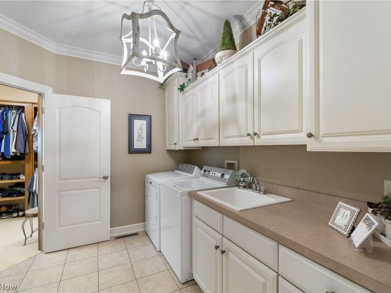 8261 Mackenzie Avenue NW, North Canton, OH 44720 Photo 9