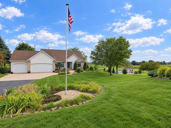 W9795 STONE CREST DRIVE, Hortonville, WI 54944