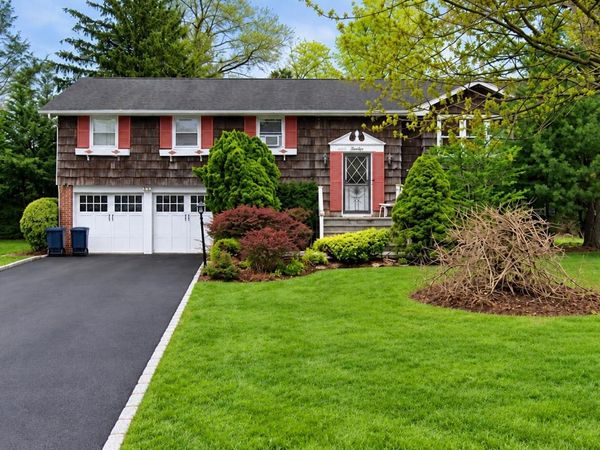 16 Wendy Lane, East Northport, NY 11731