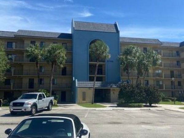 2786 Tennis Club Drive, Unit 205, West Palm Beach, FL 33417