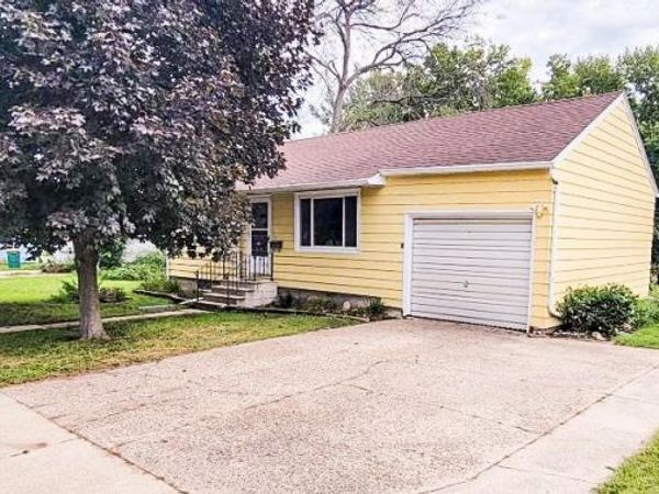 1014 Saint Peter Avenue, Albert Lea, MN 56007