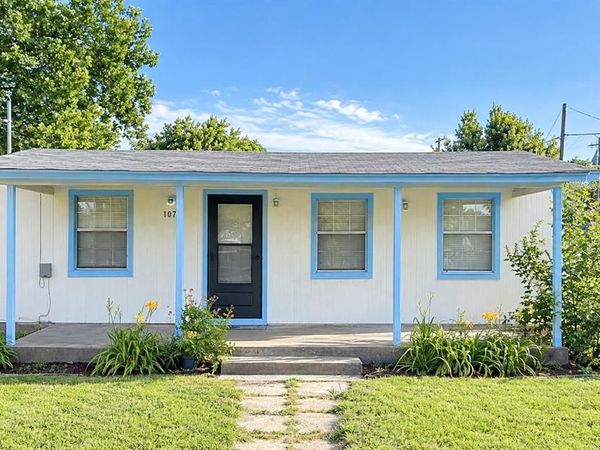 107 W College Street , Milford, TX 76670
