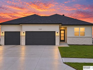 11060 S 216th Avenue, Gretna, NE 68028