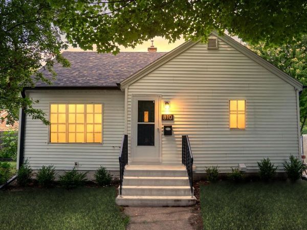 810 E 1ST STREET, Kimberly, WI 54136