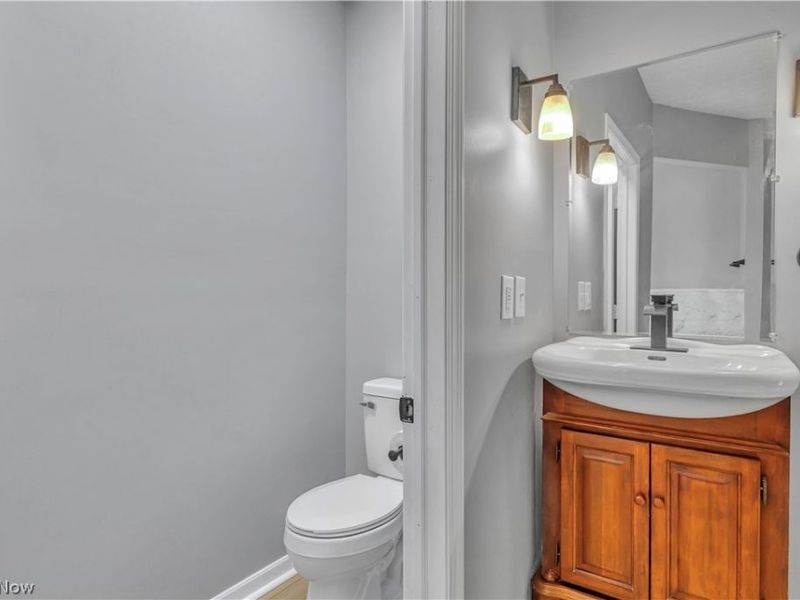 1038 W Hopocan Avenue, Barberton, OH 44203 Photo 16