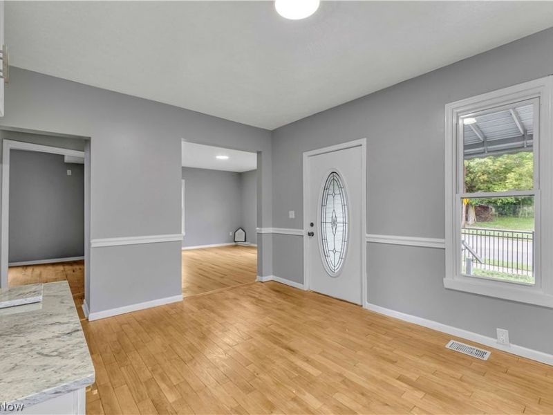 1038 W Hopocan Avenue, Barberton, OH 44203 Photo 4
