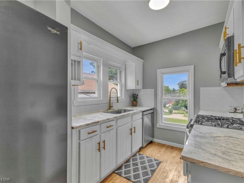 1038 W Hopocan Avenue, Barberton, OH 44203 Photo 5