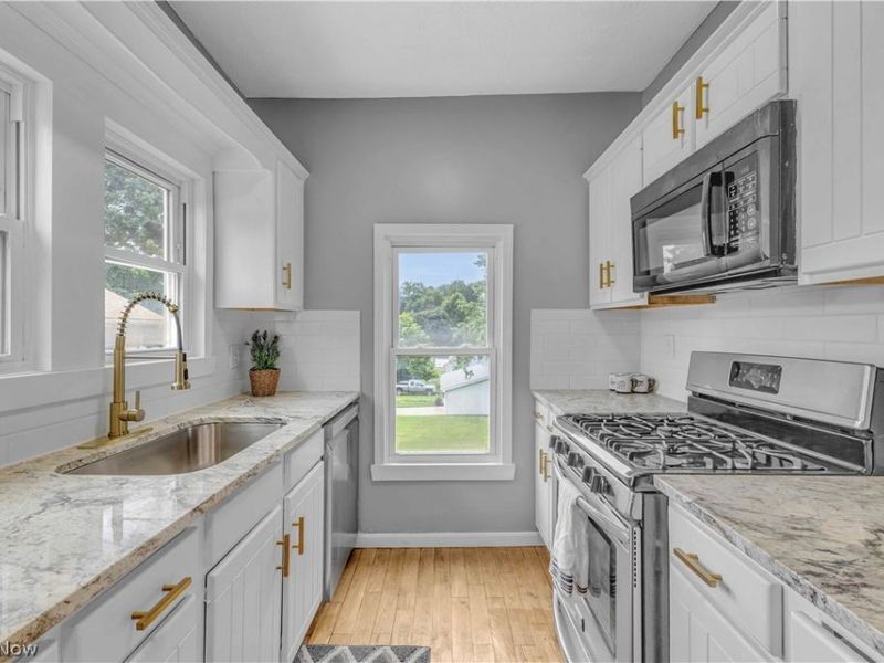1038 W Hopocan Avenue, Barberton, OH 44203 Photo 6