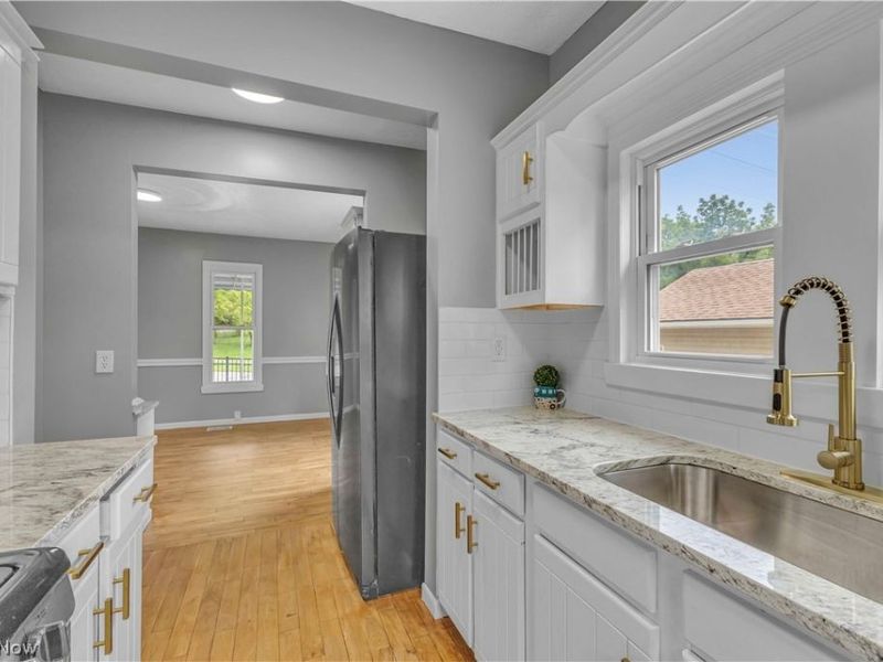 1038 W Hopocan Avenue, Barberton, OH 44203 Photo 8