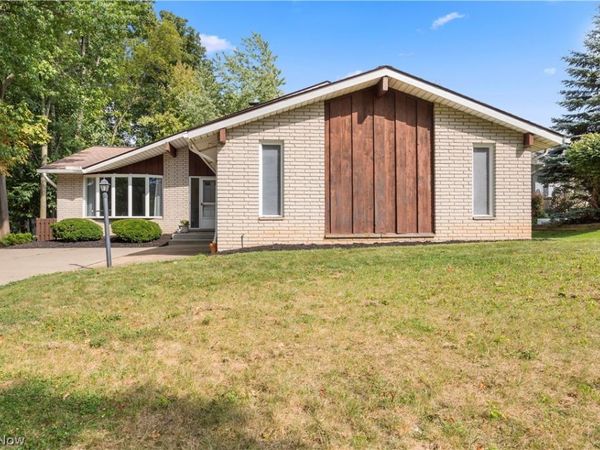 7653 Trenton Trail , Middleburg Heights, OH 44130