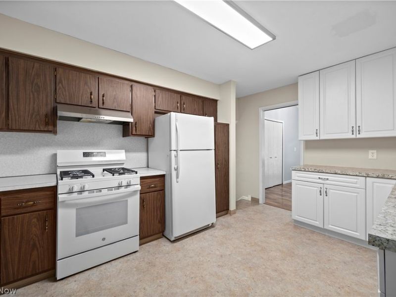 7653 Trenton Trail, Middleburg Heights, OH 44130 Photo 13